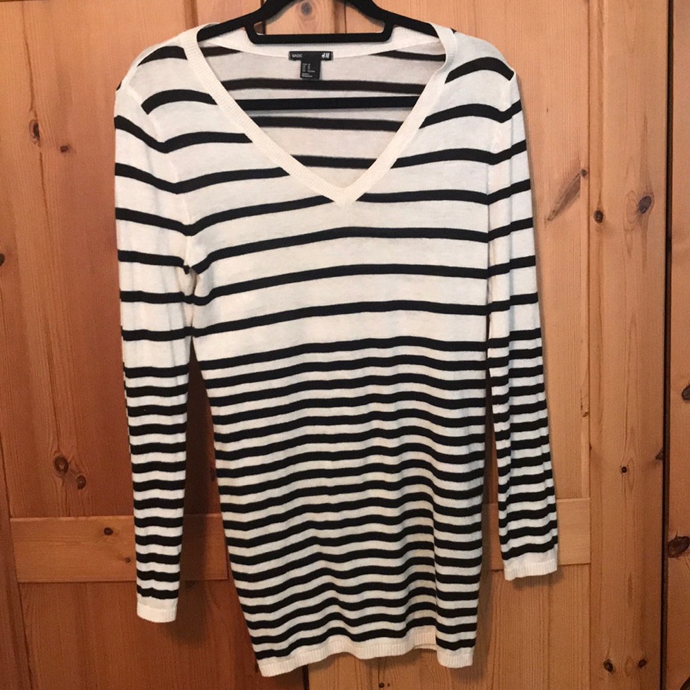 Long V-Neck H&M Sweater